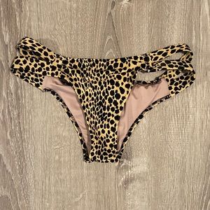 Leopard bikini bottoms